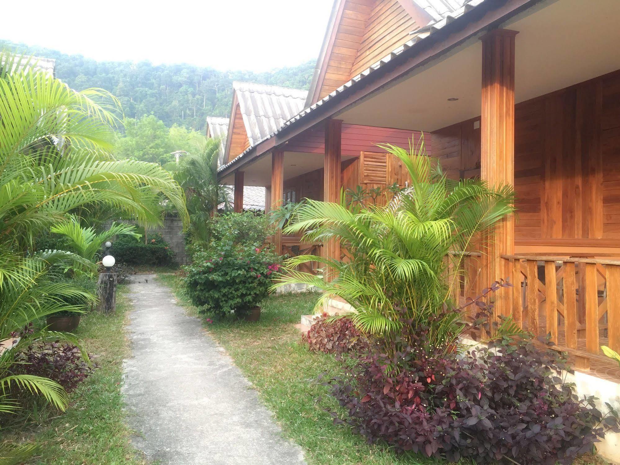 Poonsap Resort Koh Lanta Exterior photo
